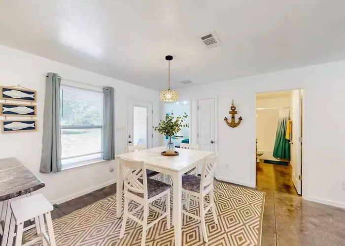 Coastal Retreat Near Uwf Family-friendly * Pensacola