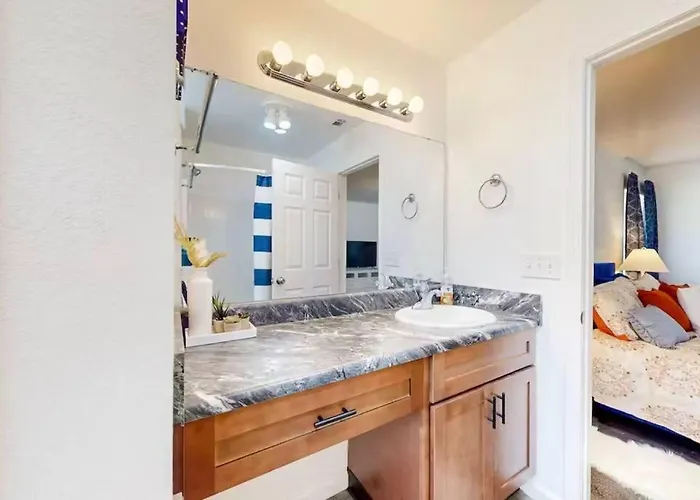 Holiday home Coastal Retreat Near Uwf Family-friendly