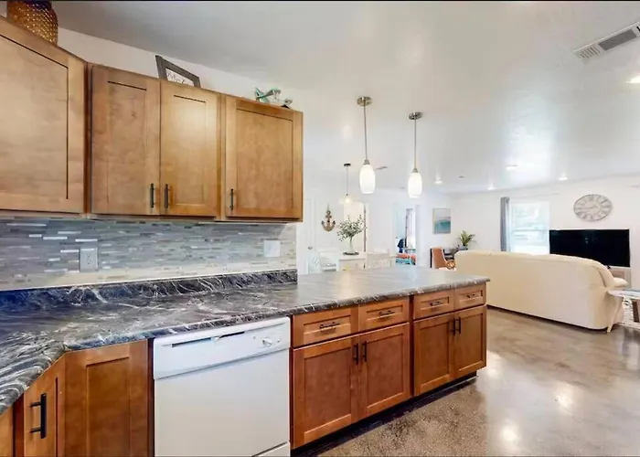 Holiday home Coastal Retreat Near Uwf Family-friendly Pensacola
