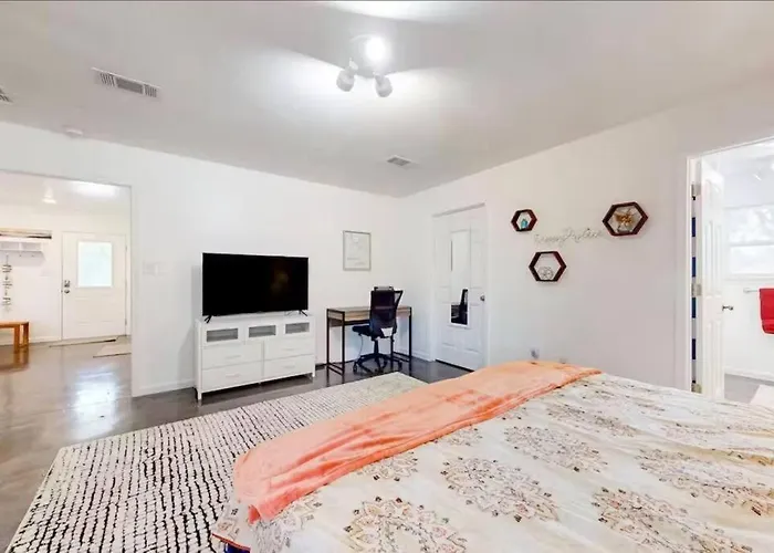 Holiday home Coastal Retreat Near Uwf Family-friendly Pensacola