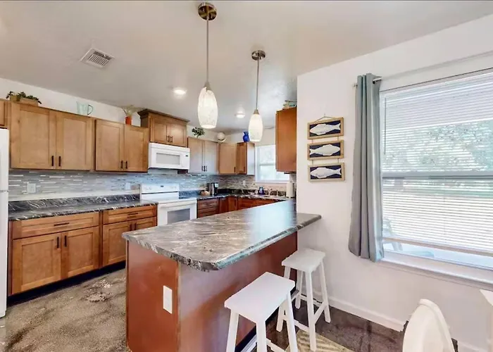 Coastal Retreat Near Uwf Family-friendly *