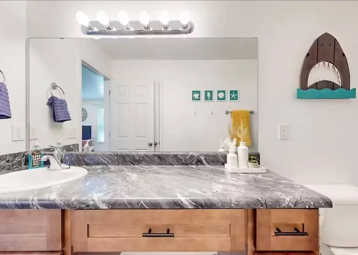 Holiday home Coastal Retreat Near Uwf Family-friendly *