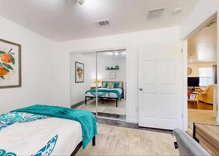 Coastal Retreat Near Uwf Family-friendly
