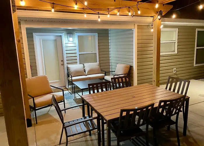 Holiday home Coastal Retreat Near Uwf Family-friendly